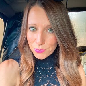 Meet your Posher, Lora